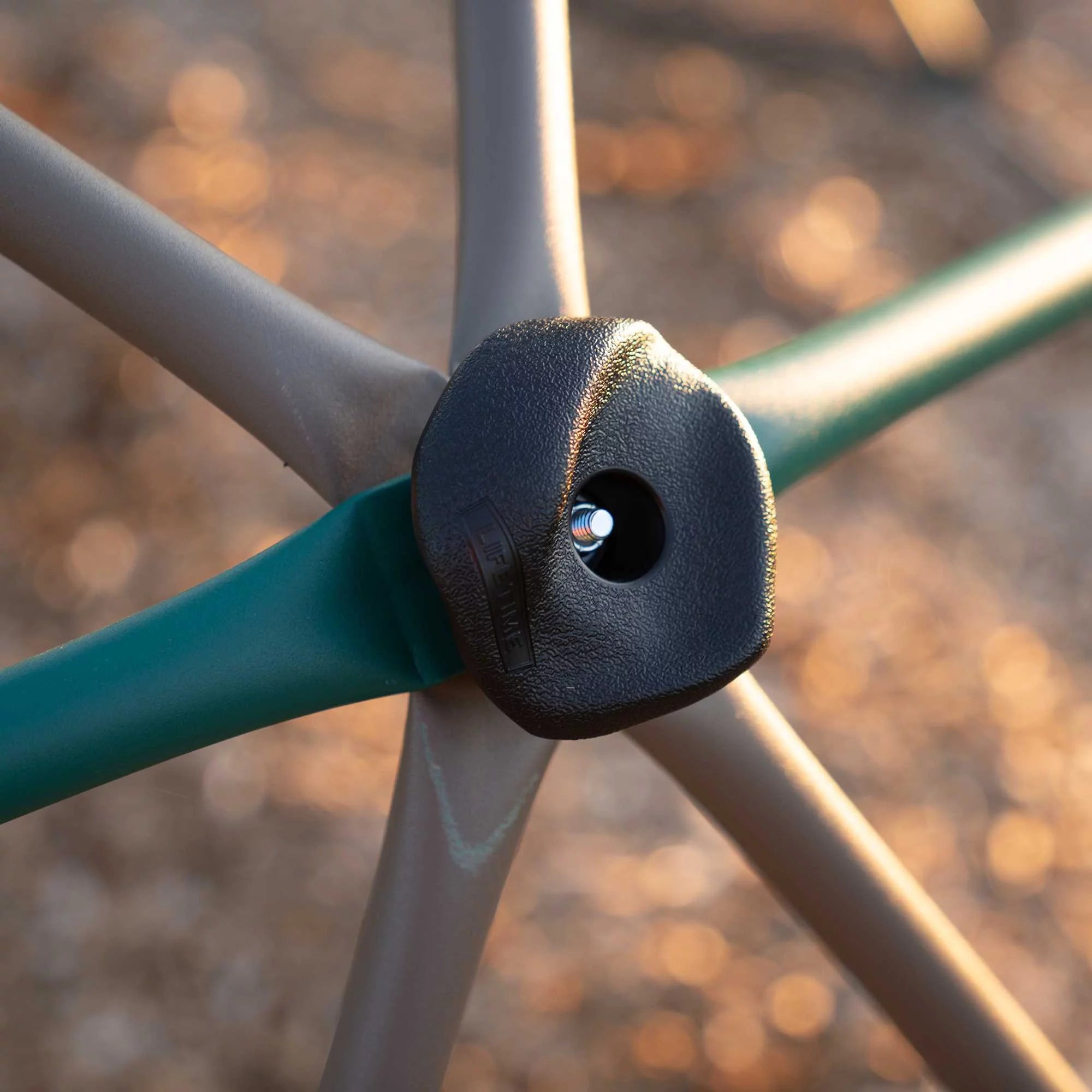 2025 Escalador Dome Geodésico para Niños Lifetime de 5 pies de alto y 10 pies de ancho con toldo, Verde y Marrón (90612)