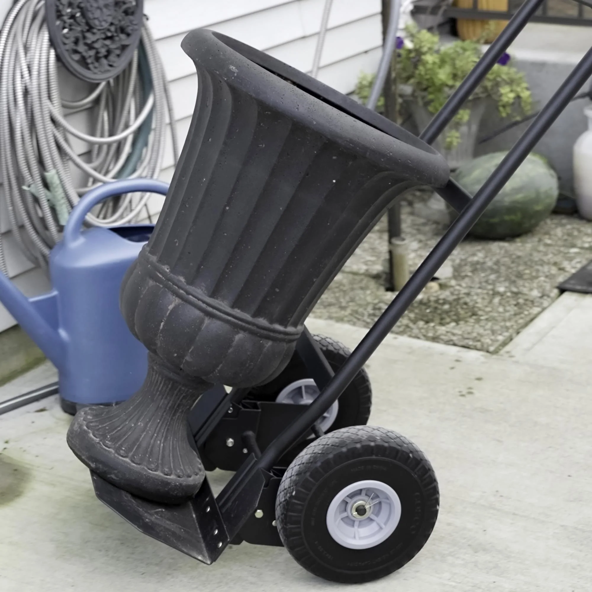 2025 Carretilla manual COSCO Load Assist con mango en P y ruedas antipinchazos, capacidad de carga 360 kg