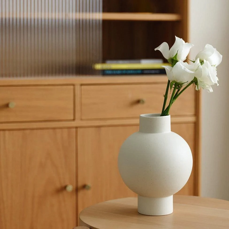 Elegante Keramik Vase Weiß im Minimalistischen Stil für Zeitlose Akzente