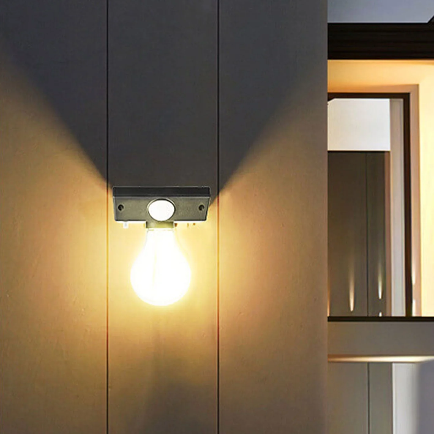 Moderne Wandleuchte Schwarz mit Körpersensor für Außenbereich - LED Solar Wandleuchte