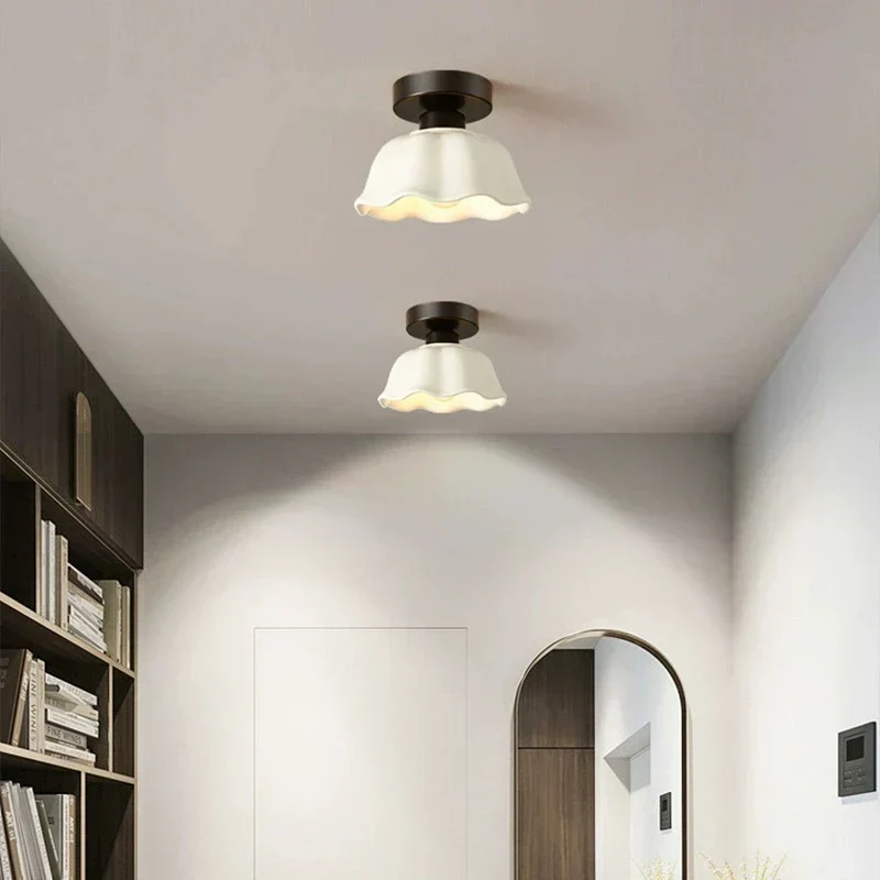 Elegante Kronleuchterlampe aus Keramik und Glas mit modernem Design
