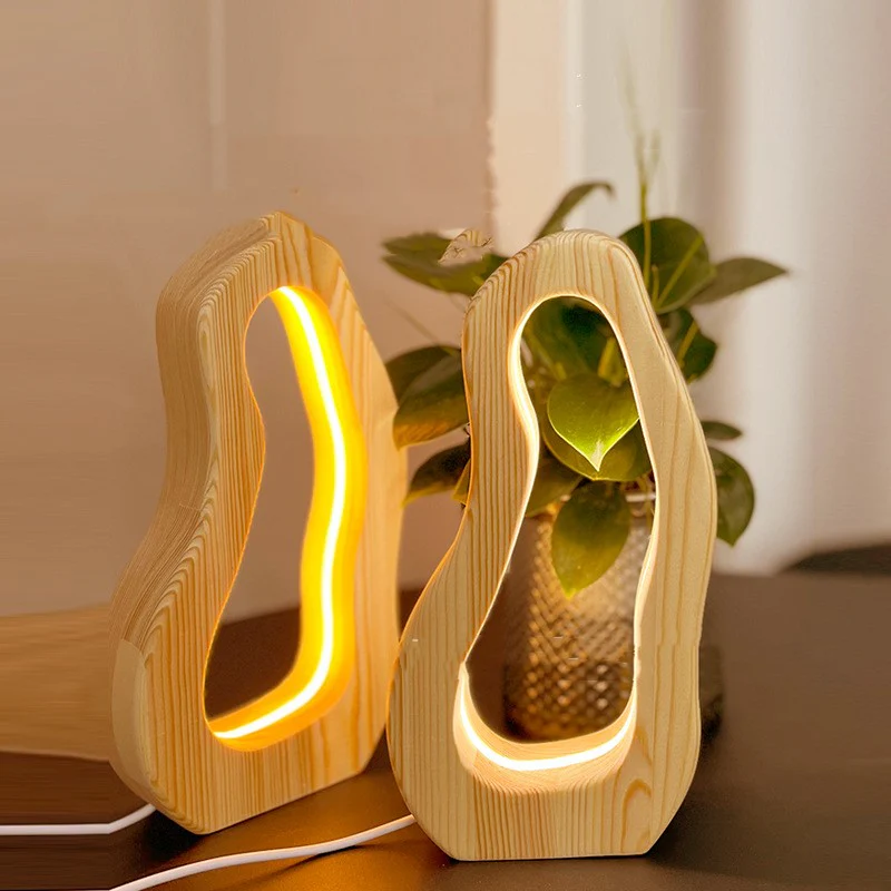 Moderne Nachttischlampe aus Holz im Skandinavischen Design für Stilvolle Schlafzimmerbeleuchtung