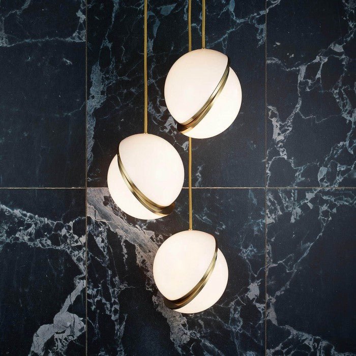 Elegante Opal Pendelleuchte mit Halbmonddesign für Wohnzimmer