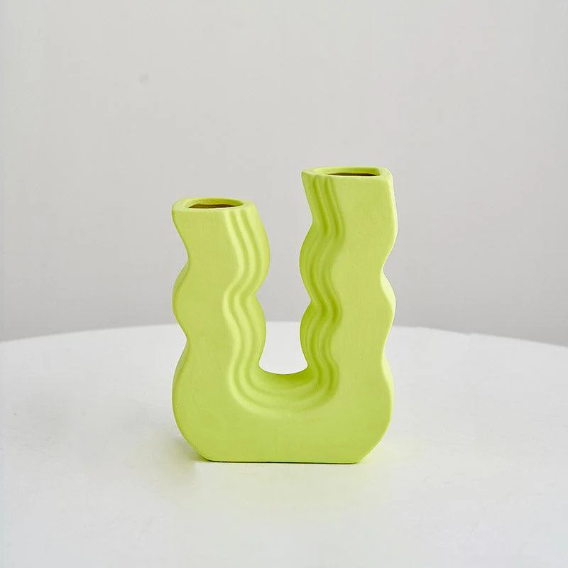U-Förmige Vase im Wellenstil – Elegante Keramik für Stilvolle Dekoration