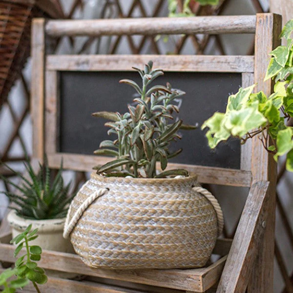 Rustikaler Pflanzkübel aus Keramik im Hanftaschen-Design für Innen und Außen