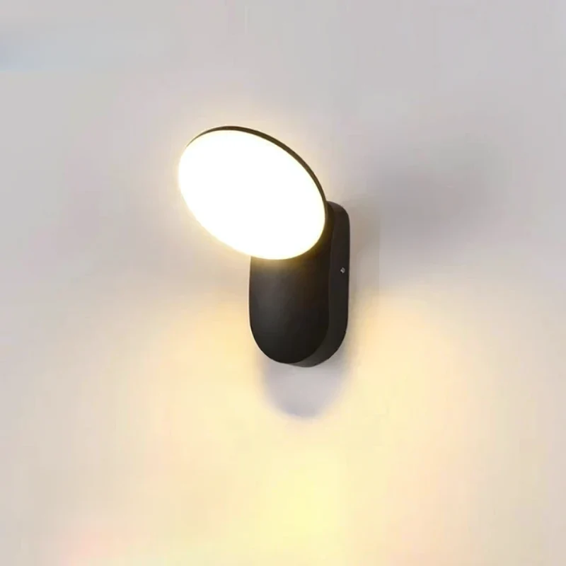 Bewegungsaktivierte LED Außenlampe mit PIR-Sensor für Sicherheit und Komfort