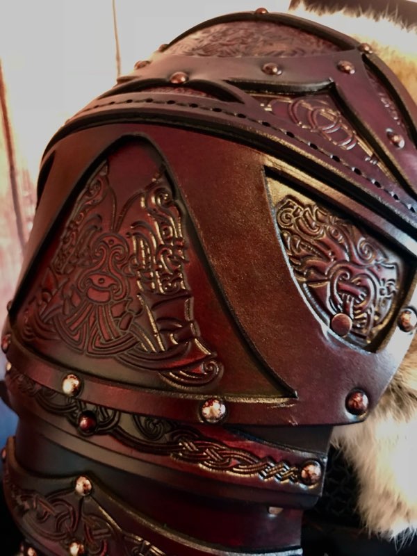 Clan Chief Leather Shoulders
