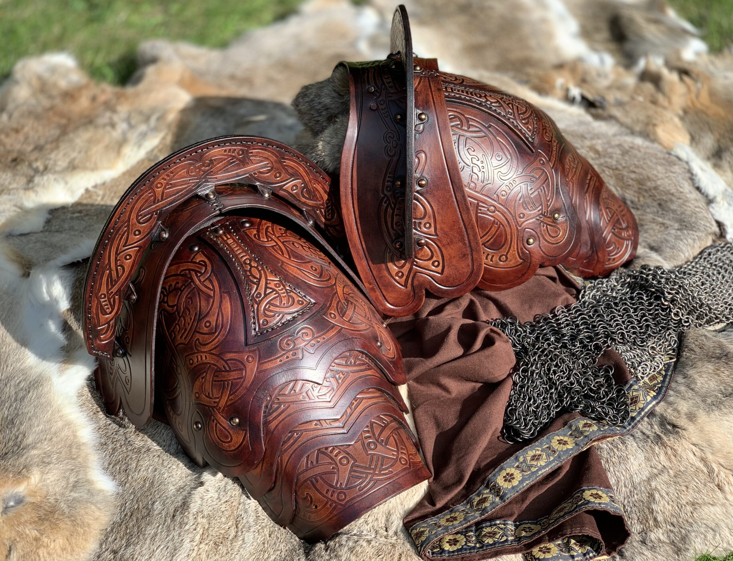 Haukstrond SCA Articulated Leather Shoulders