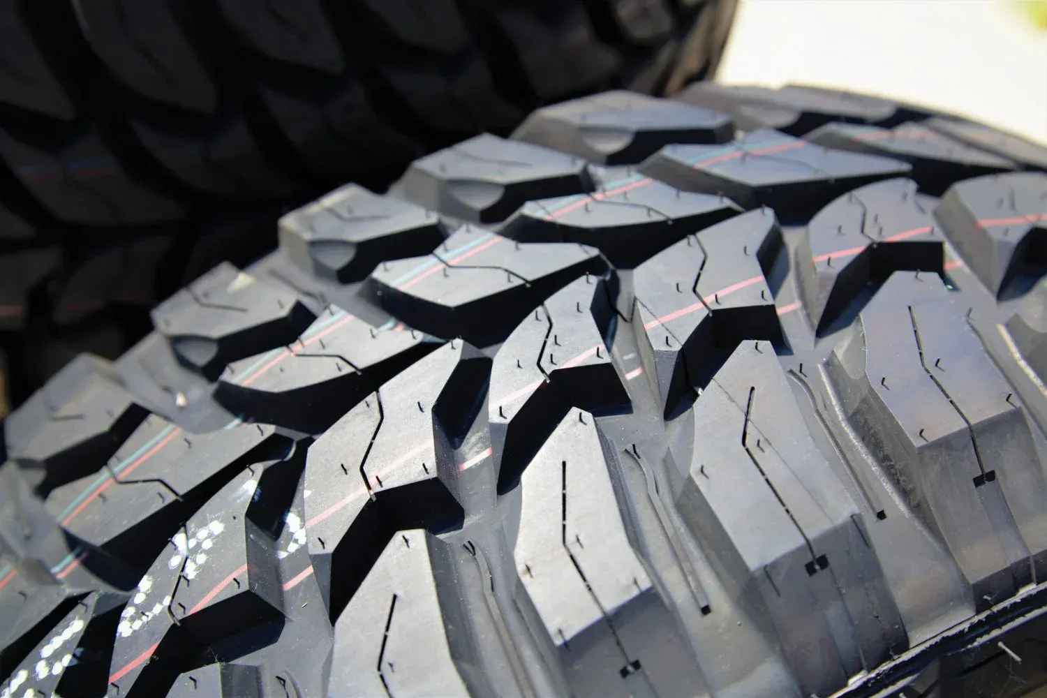 Crosswind M/T Mud Tire 30X9.50R15 6 Ply for SUVs & Light Trucks