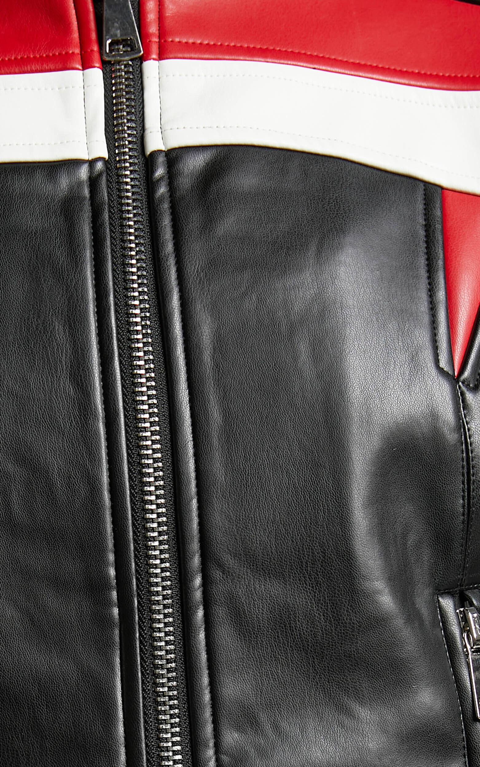 Lioness - Top Model Biker in ONYX