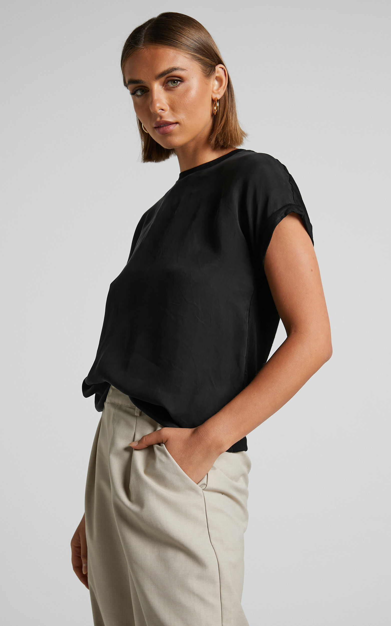Tinaya Top - Raglan Shell Top in Black