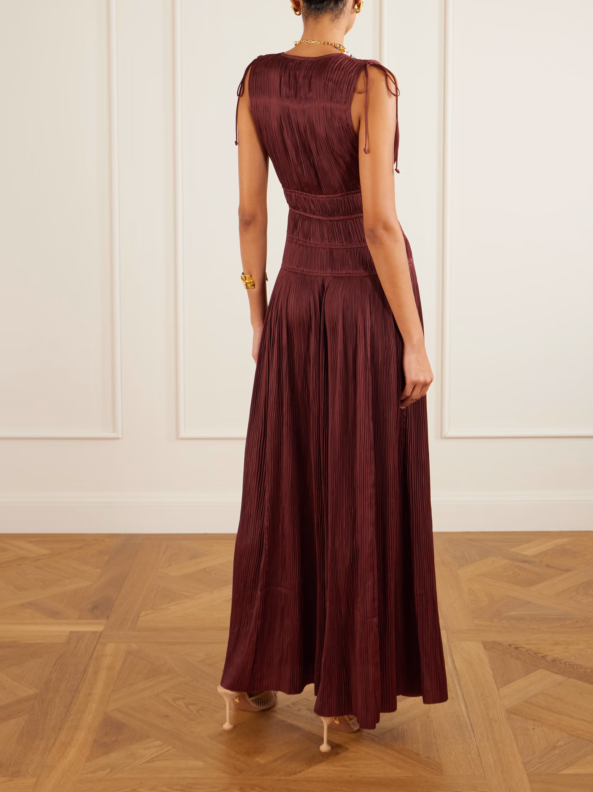 Tasneem plissé-satin gown