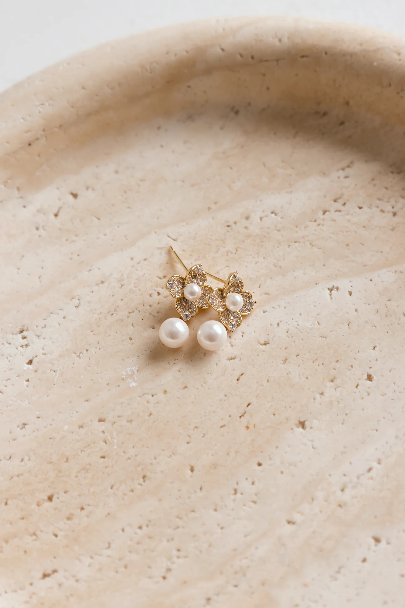 Sylviana Earrings Gold