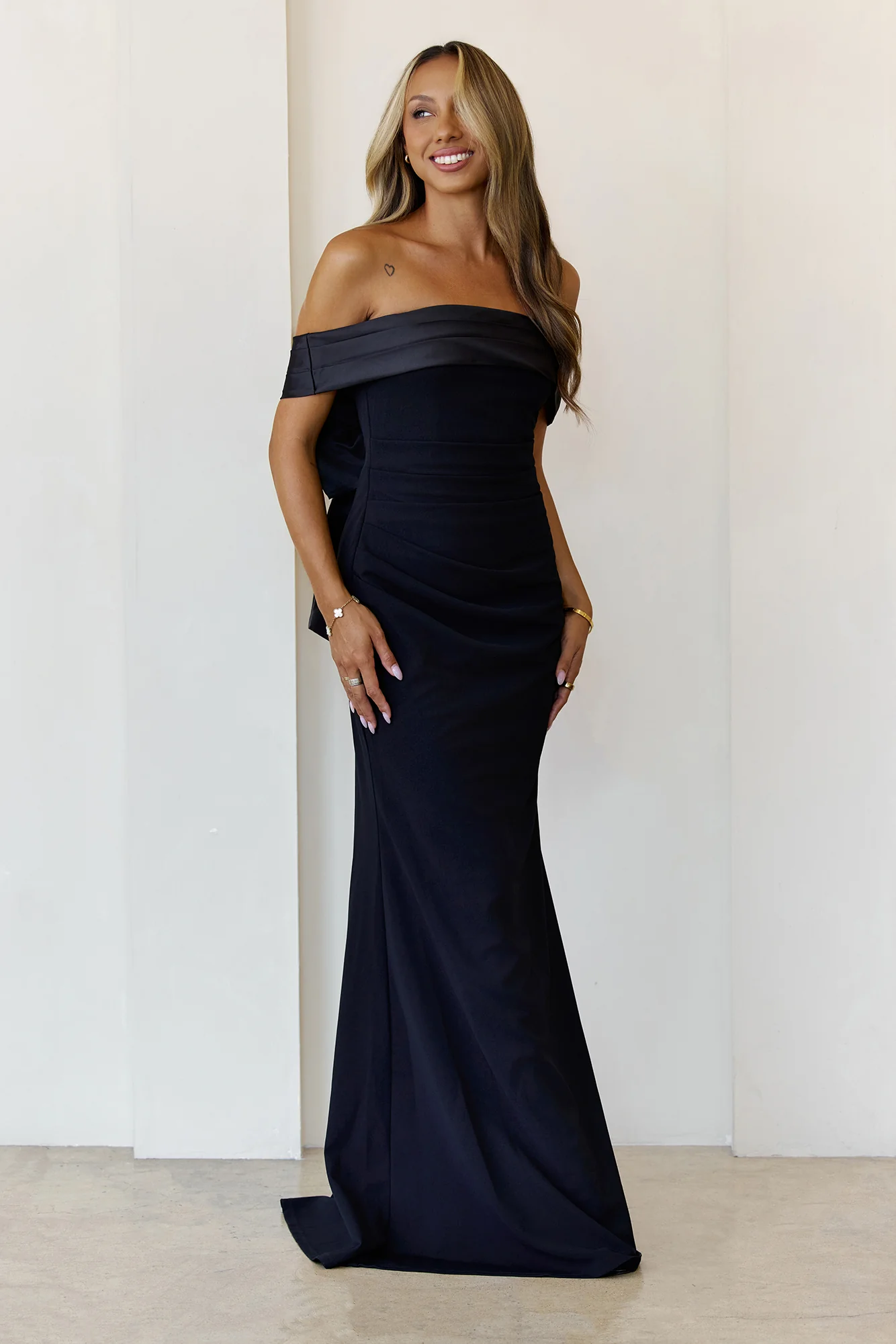 The Sleek Soirée Off Shoulder Maxi Dress Black