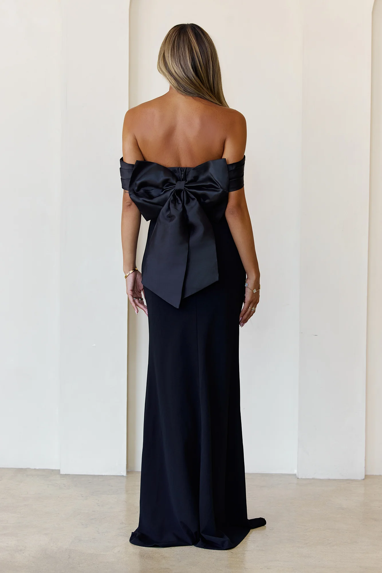 The Sleek Soirée Off Shoulder Maxi Dress Black
