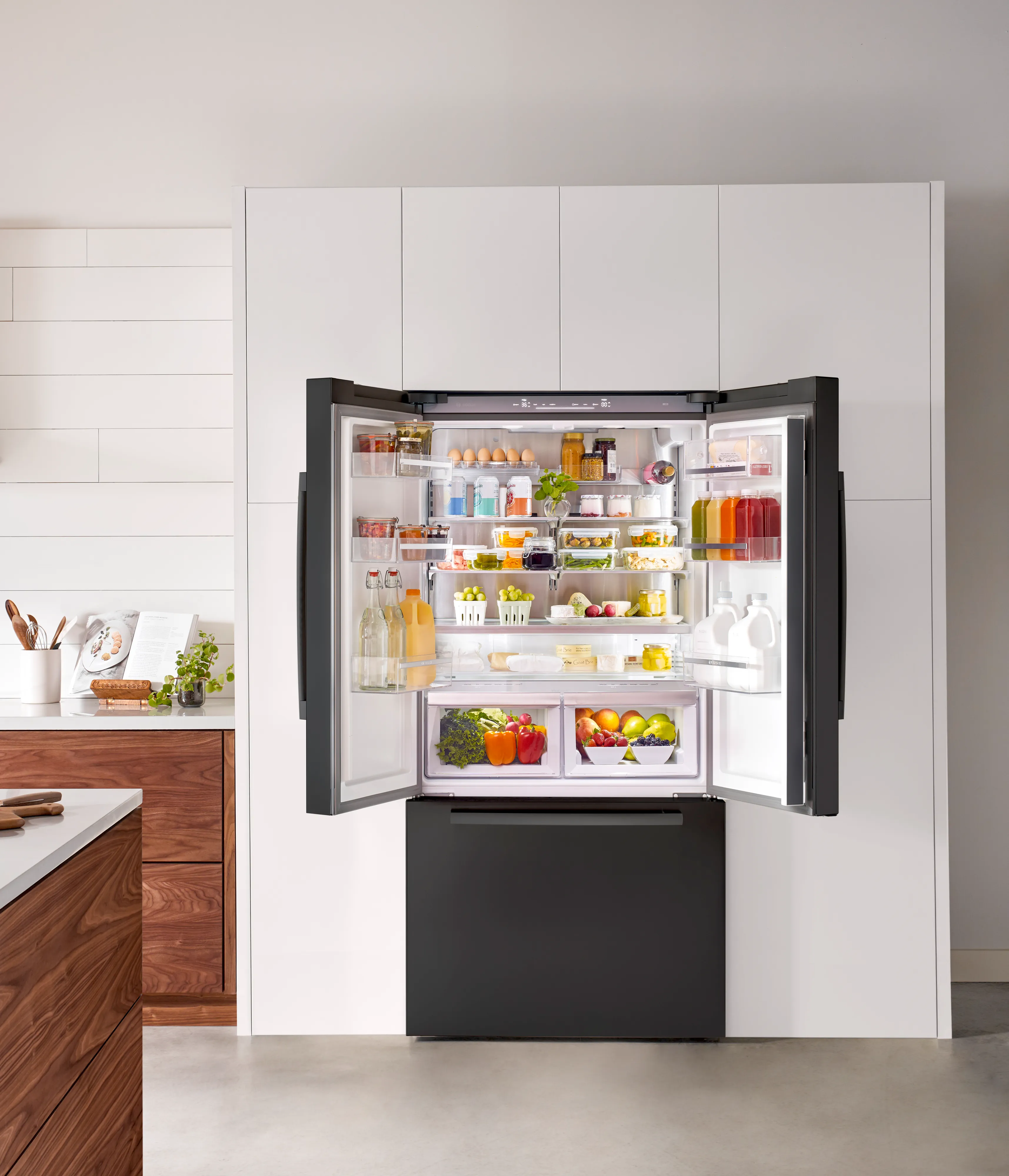 Bosch B36CT80SNB 800 Series French Door Bottom Mount Refrigerator 36'' Black Stainless Steel
