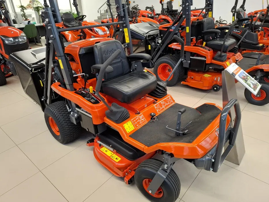 Kubota GZD15 Zero-Turn Mower