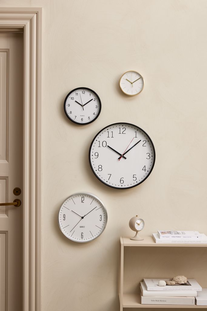 JYSK Wall clock HALVOR D30cm silver