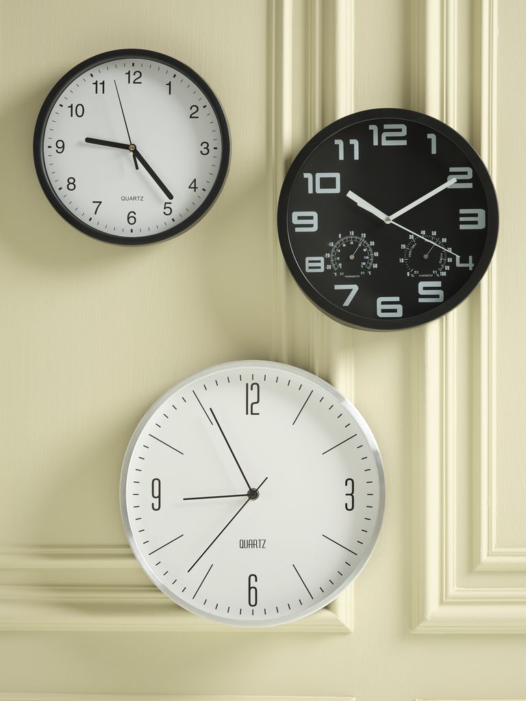 JYSK Wall clock HALVOR D30cm silver