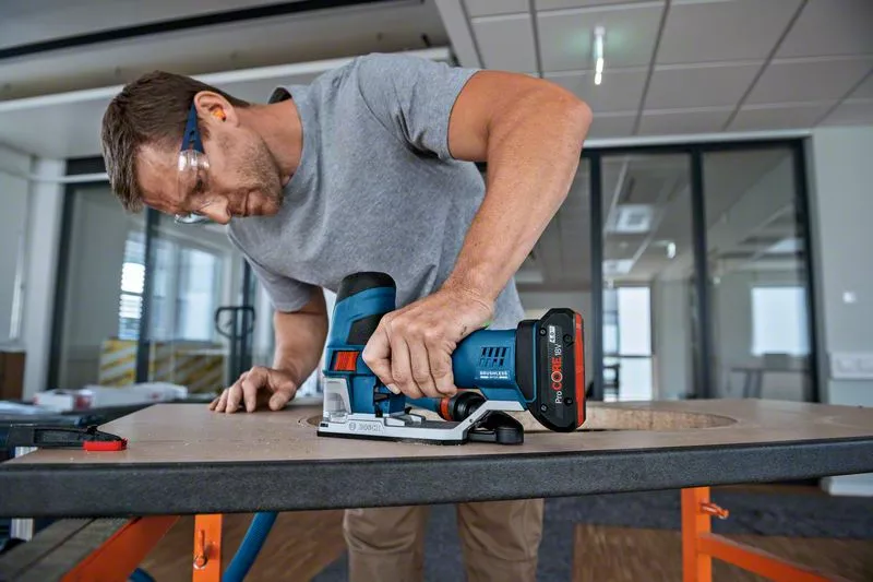 BOSCH COMBI-KIT 4 18V TOOLS: GSR 18V-90C + GKT 18V-52GC + GST ​​18V-155 SC+ GEX 18V-125 + 1 4.0 AH BATTERY (PROCORE) + 2 5.5 AH BATTERIES (PROCORE) + GAL 1880CV ( L)PROFESSIONAL
