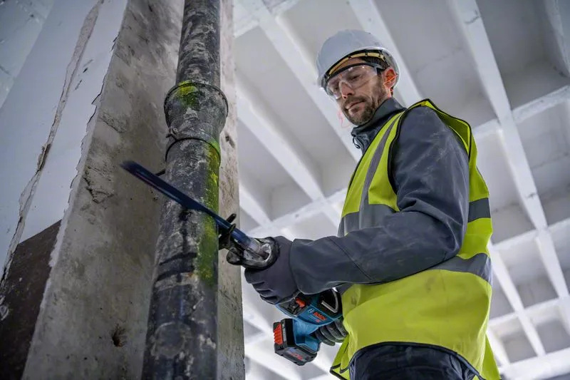 BOSCH COMBI-KIT 3 18V TOOLS: GSB 18V-110C + GKS 18V-68GC + GSA 18V-28 + 1 4.0 AH BATTERY (PROCORE) + 2 5.5 AH BATTERIES (PROCORE) + GAL 1880CV (L) PROFESSIONAL