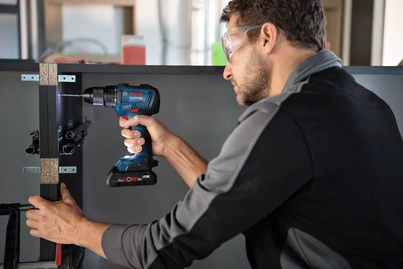 BOSCH COMBI-KIT 5 18V TOOLS: GSR 18V-55 + GWS 18V-10 + GKS 18V-57-2 + GSA 18V-LI + GST ​​18V-125 B + 3 4.0 AH BATTERIES + GAL 1880CV + BAG L (C) PROFESSIONAL