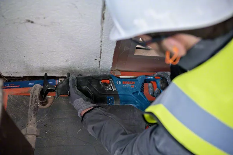 BOSCH COMBI-KIT 3 18V TOOLS: GSB 18V-110C + GKS 18V-68GC + GSA 18V-28 + 1 4.0 AH BATTERY (PROCORE) + 2 5.5 AH BATTERIES (PROCORE) + GAL 1880CV (L) PROFESSIONAL