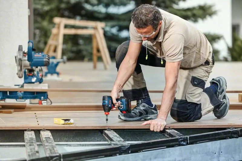 BOSCH COMBI-KIT 4 18V TOOLS: GSR 18V-90C + GDX 18V-210C + GBH 18V-24C + GSA 18V-28 + 1 4.0 AH BATTERY (PROCORE) + 2 5.5 AH BATTERIES (PROCORE) + GAL 1880CV ( L)PROFESSIONAL