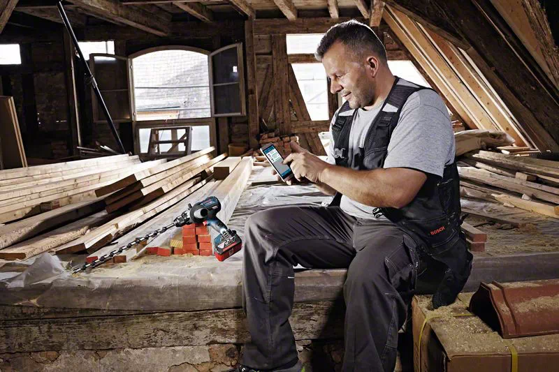 BOSCH COMBI-KIT 4 18V TOOLS: GSR 18V-110C + GDX 18V-210C + GWS 18V-10 + GBH 18V-24C + 1 4.0 AH BATTERY (PROCORE) + 2 5.5 AH BATTERIES (PROCORE) + GAL 1880CV ( L)PROFESSIONAL