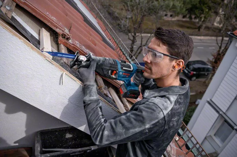 BOSCH COMBI-KIT 3 18V TOOLS: GSB 18V-110C + GKS 18V-68GC + GSA 18V-28 + 1 4.0 AH BATTERY (PROCORE) + 2 5.5 AH BATTERIES (PROCORE) + GAL 1880CV (L) PROFESSIONAL