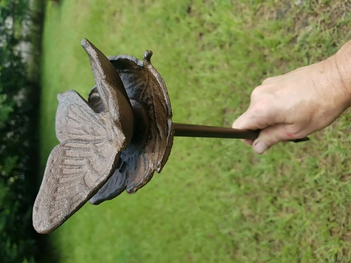 Butterfly in Leaf Cast Aluminum Garden Water Hose Guide 19