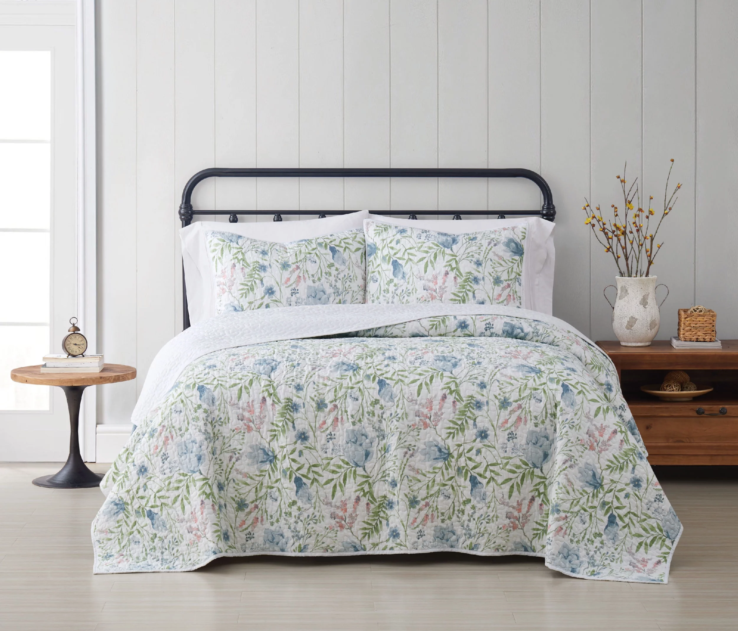 Cottage Classics Field Floral 3 Piece Full/Queen Quilt Set