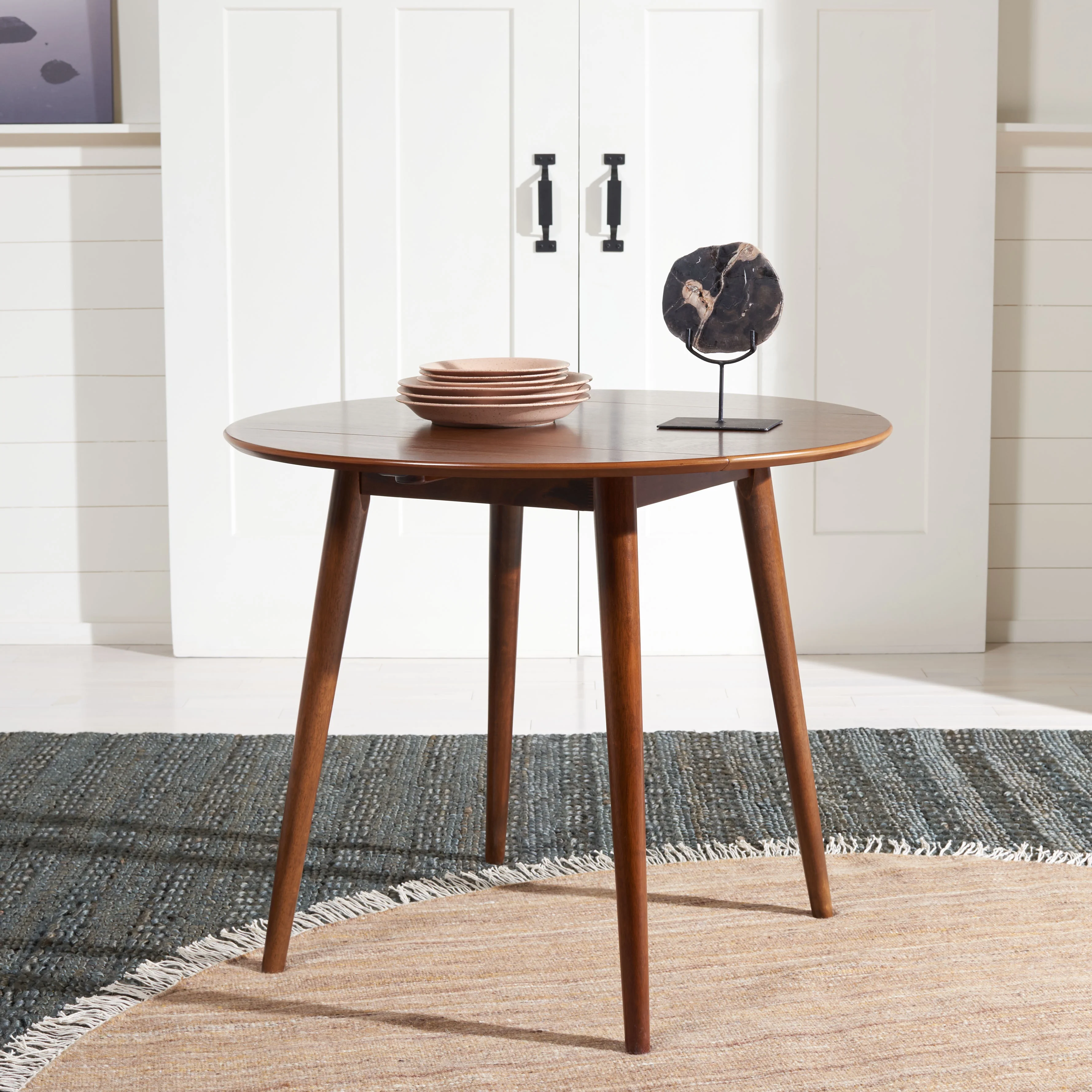 SAFAVIEH Lovell Transitional Folding Round Dining Table, Walnut (35 in. W x 35 in. D x 29 in. H/35 in. W x 19.39 in. D x 29.13 in. H)
