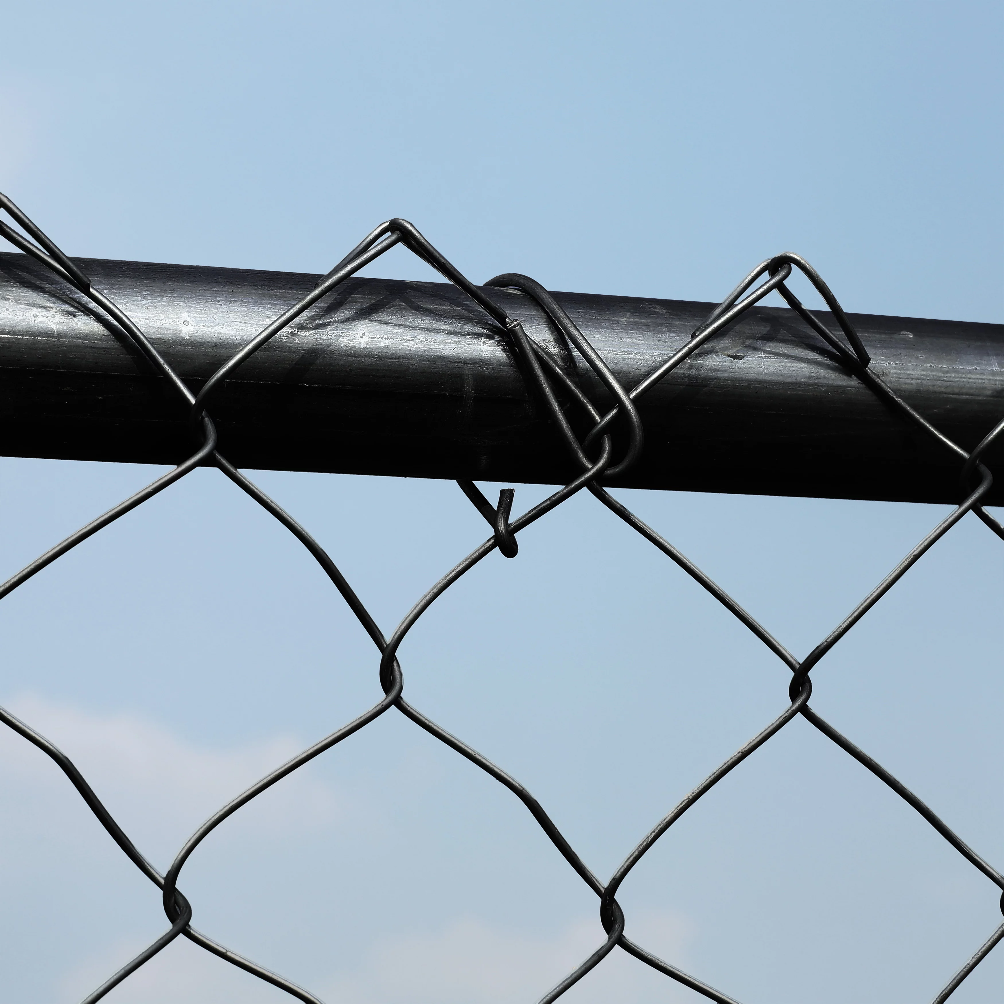 ALEKO KITCLFB9.5G5X50 DIY Chain Link Steel Fence 5X50 ft PVC Coated Black