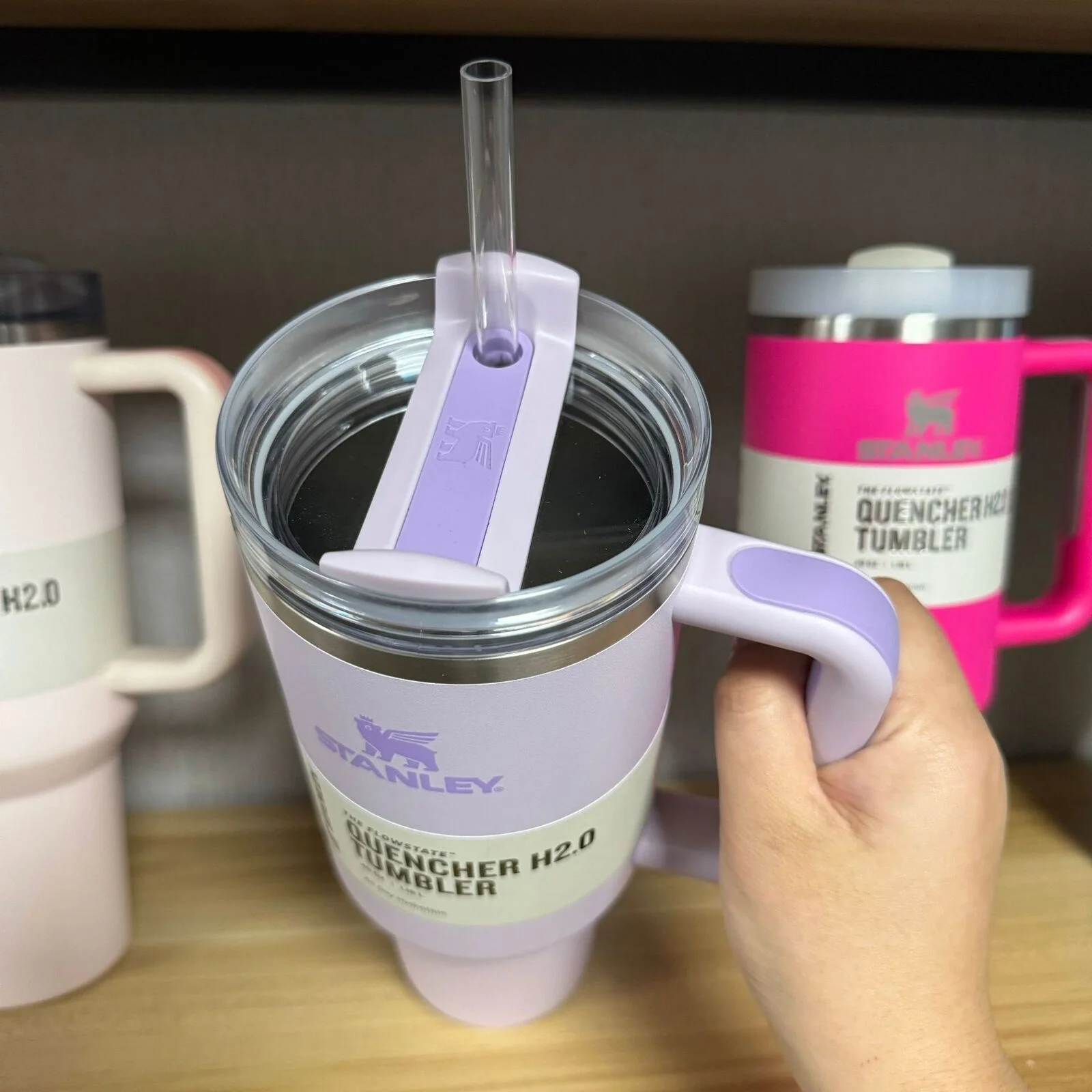 St-an-ley  The Quencher H2.0 40oz FlowState Tumbler New Color