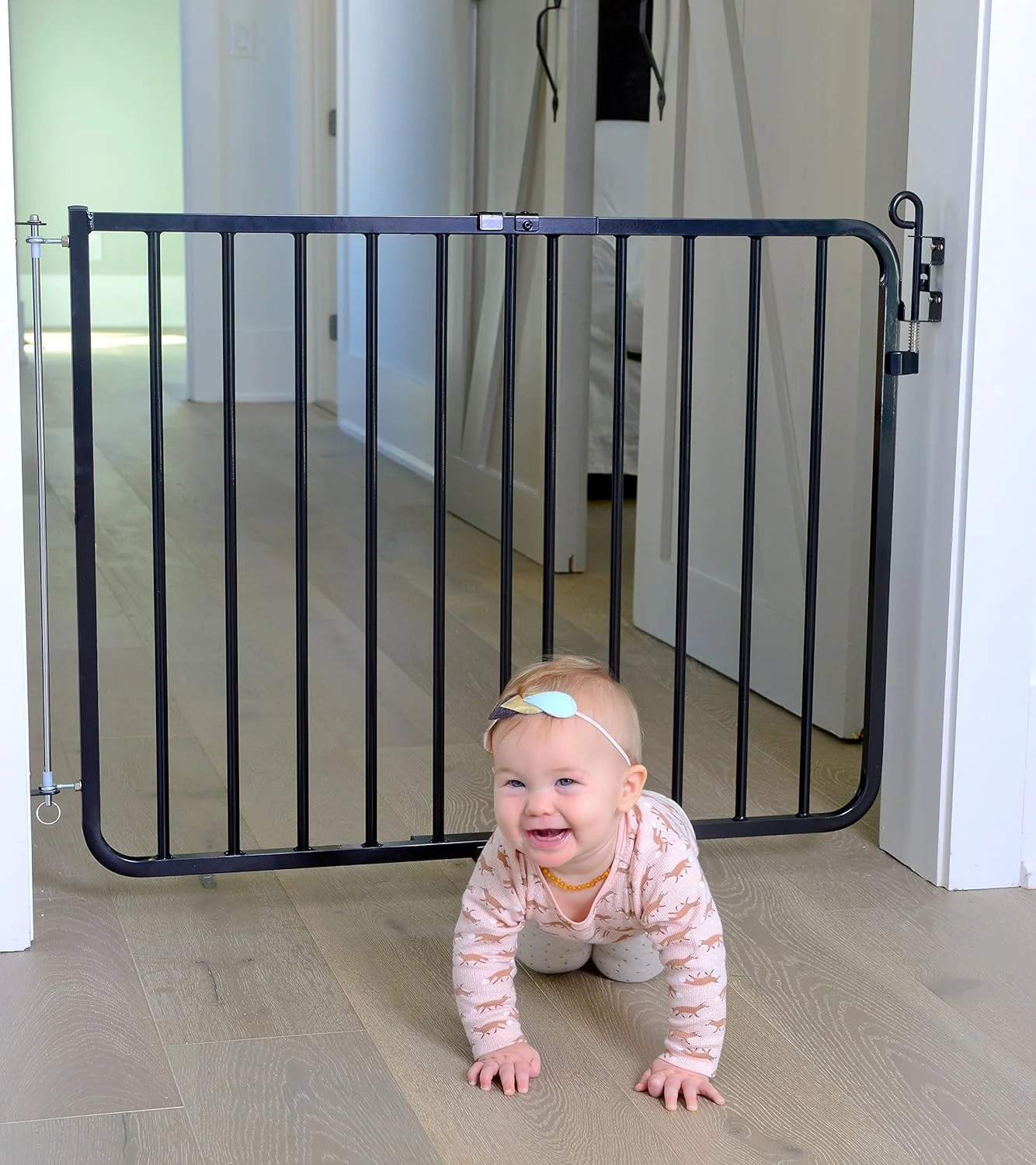 Cardinal Gates MG15 Auto-Lock Baby Gate - Adjustable Indoor Dog Gate - Aluminum Safety Gate for Kids & Pets - 26.5 to 40.5 Inches Wide – Black & White