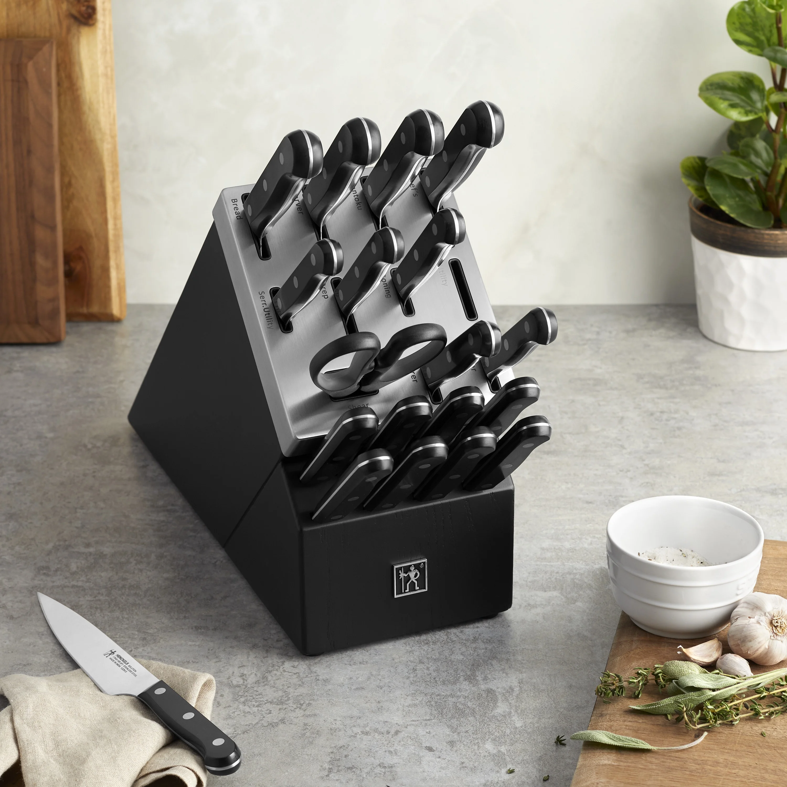 Henckels Solution 20-pc Self-Sharpening Knife Block Set - Black