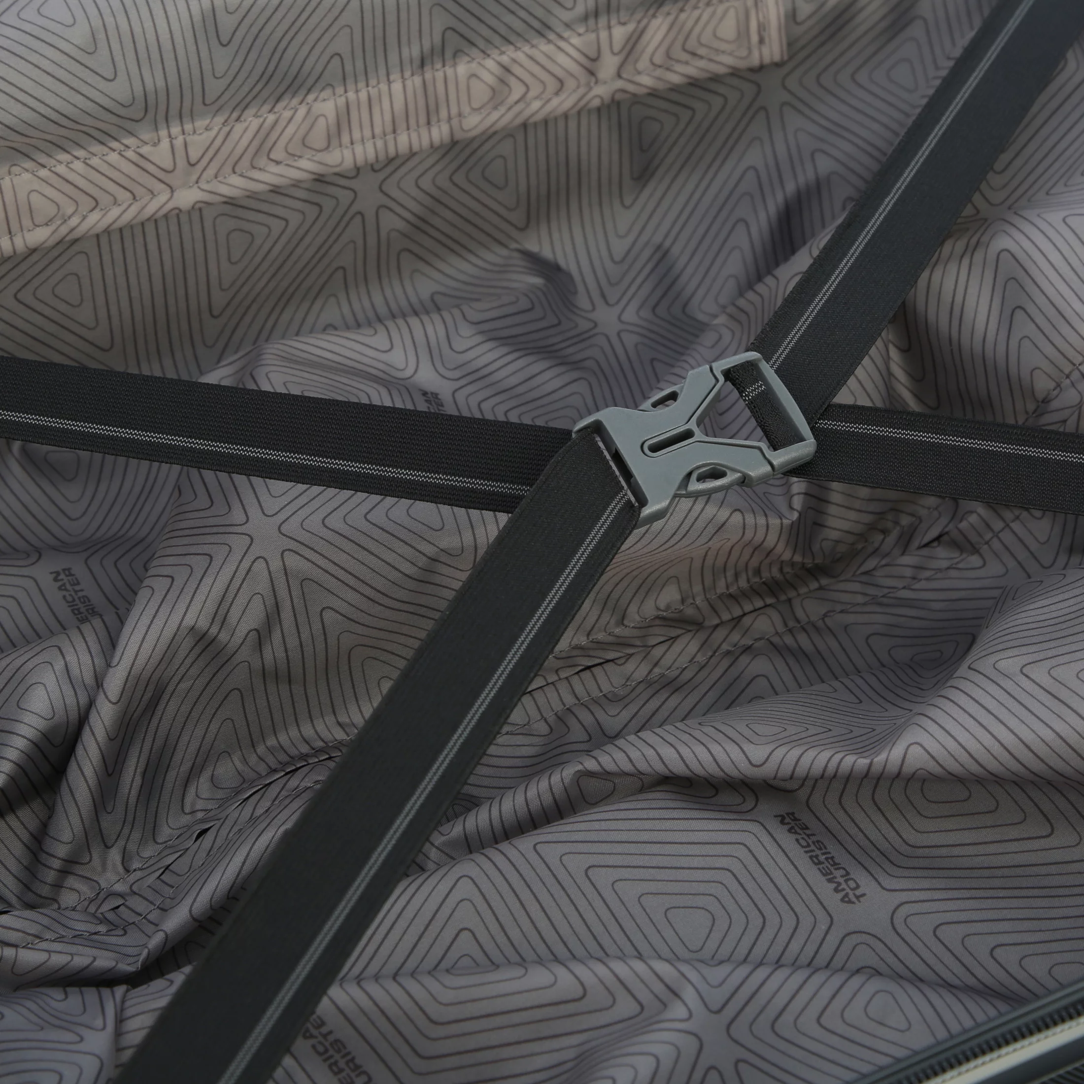 American Tourister Cargo X 21-inch Hardside Spinner, Carry-On Luggage, One Piece