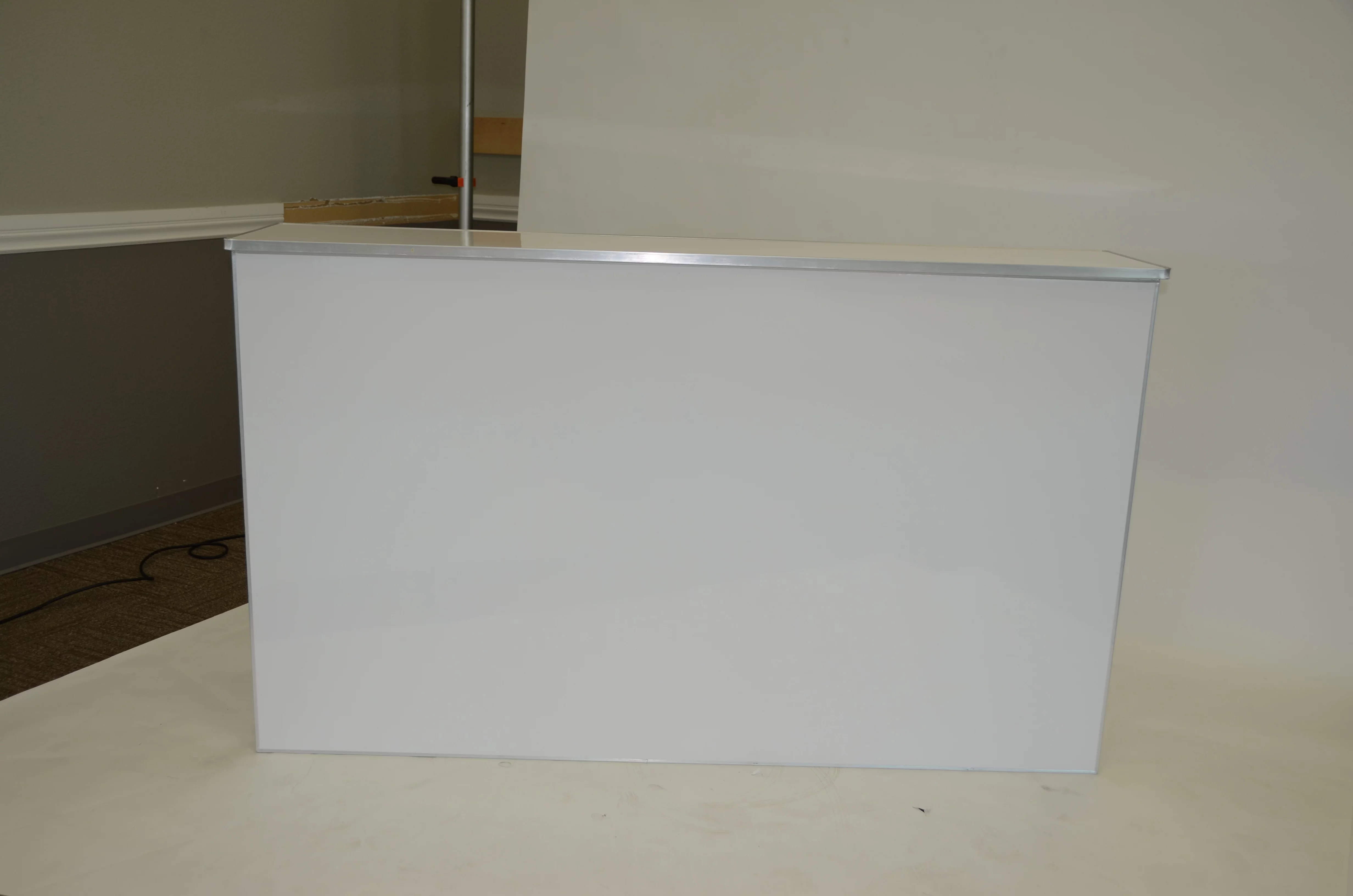 Bar - 6' WFT Series Portable & Bag with Handle - White