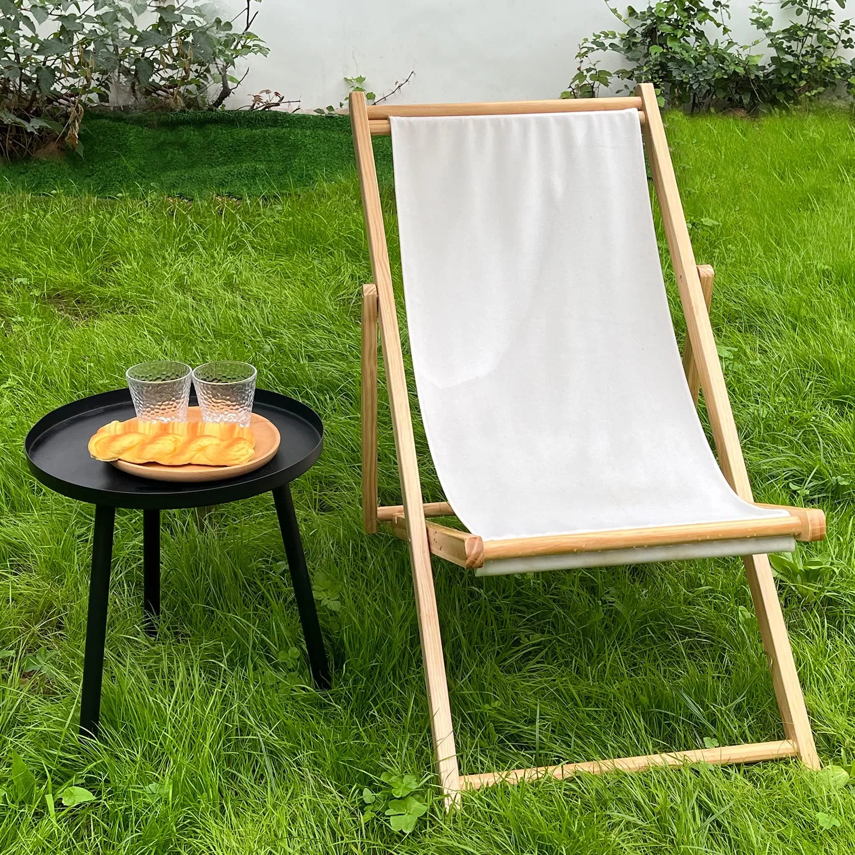 Round Side Table, Black Modern End Table, Metal Accent Table for Small Spaces, Living Room, Bedroom, Balcony, Easy Assembly, 15.8x18.9inches