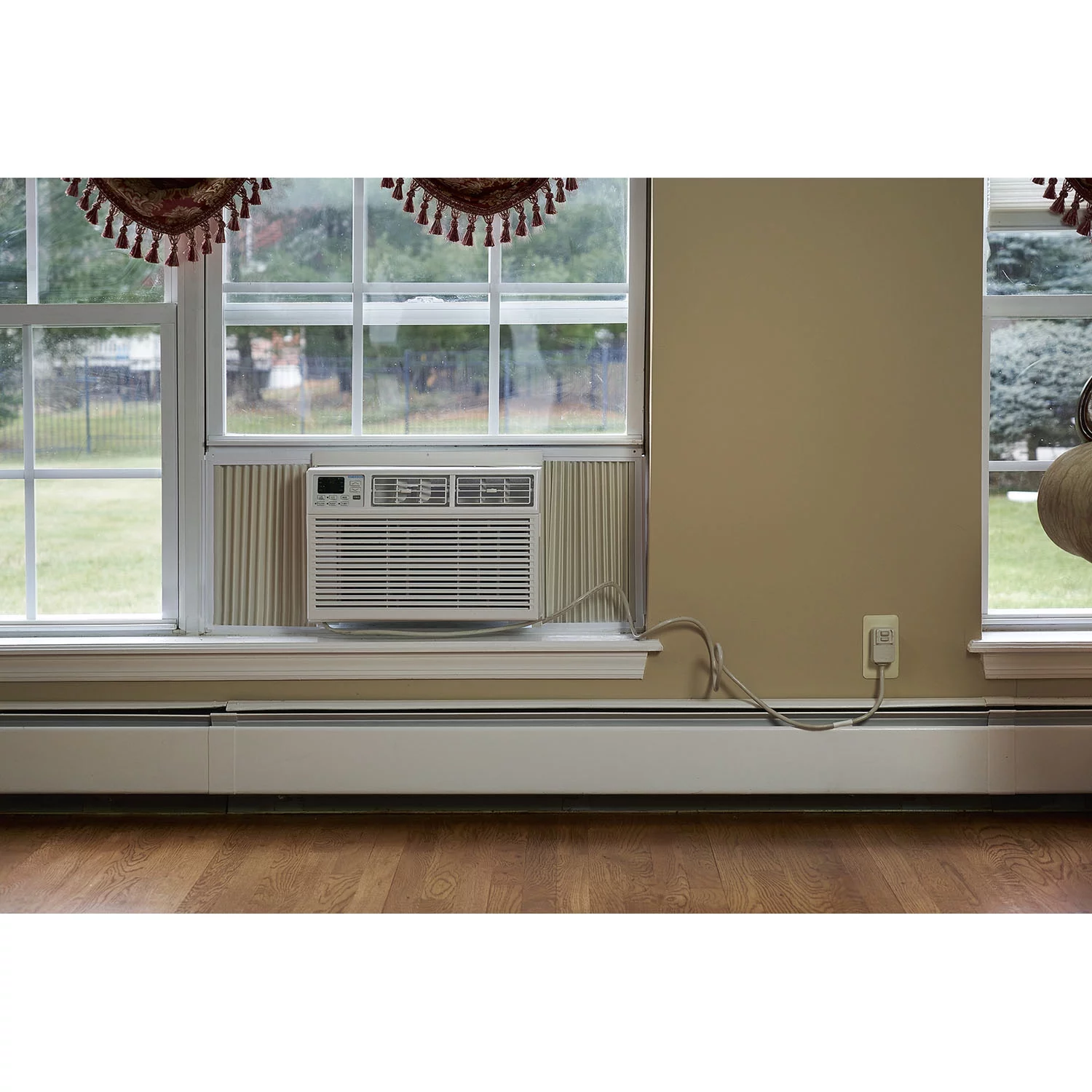 Emerson Quiet Kool 14,000 BTU 230-Volt Window Air Conditioner with Remote, White
