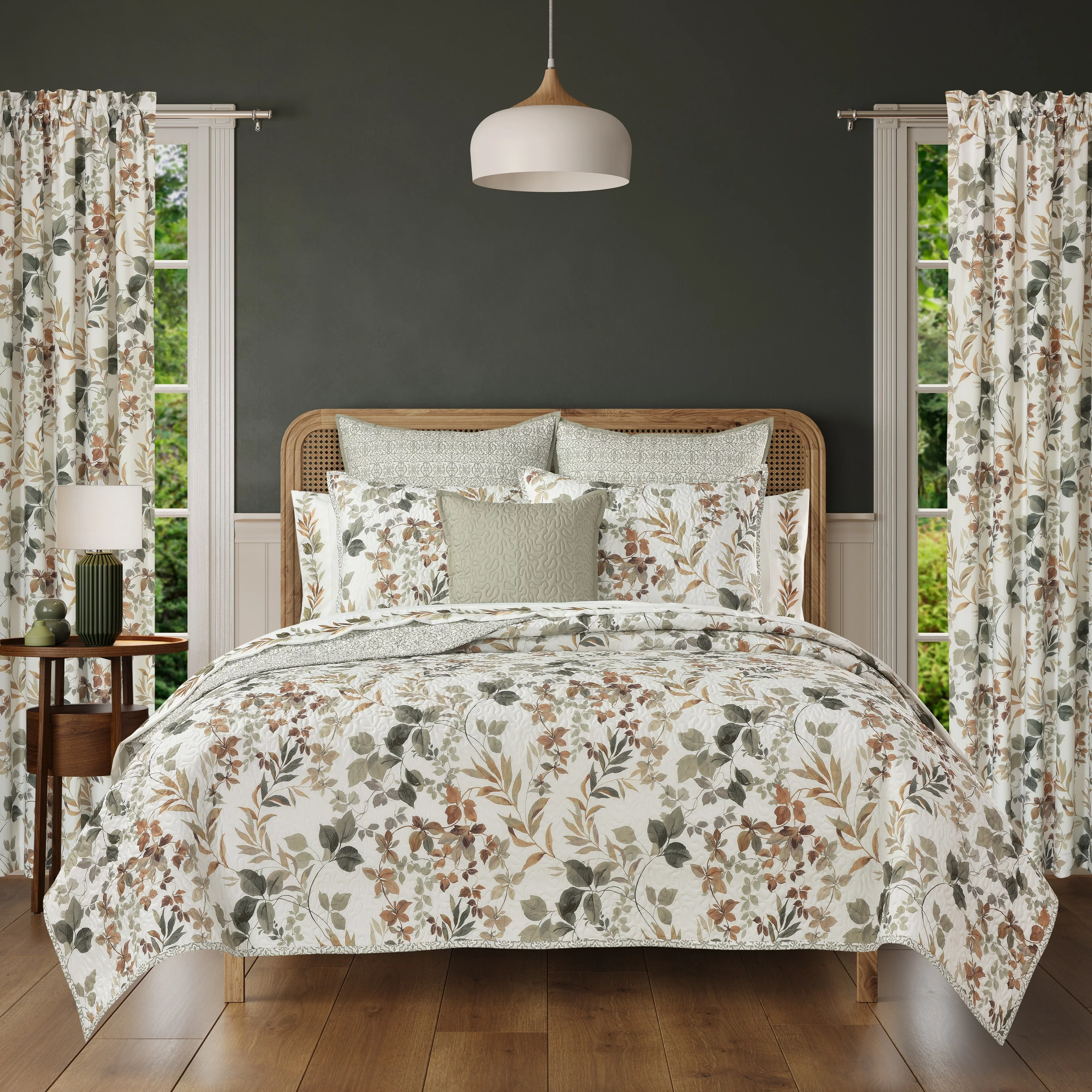 Royal Court Evergreen Quilt Set. Full - Queen