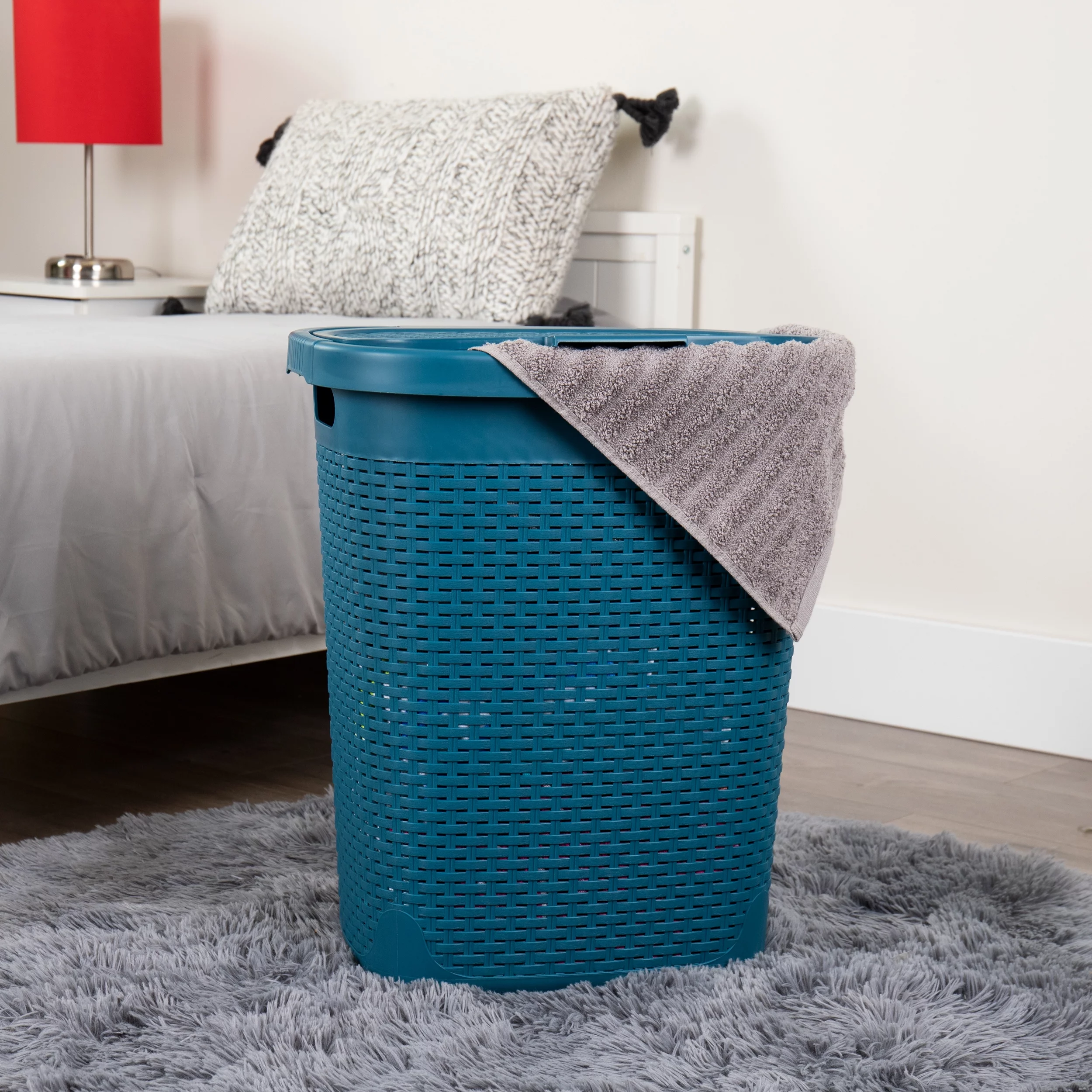 Mind Reader 50L Slim Laundry Hamper, Clothes Basket, Lid, Wicker Design, Plastic, 17.65