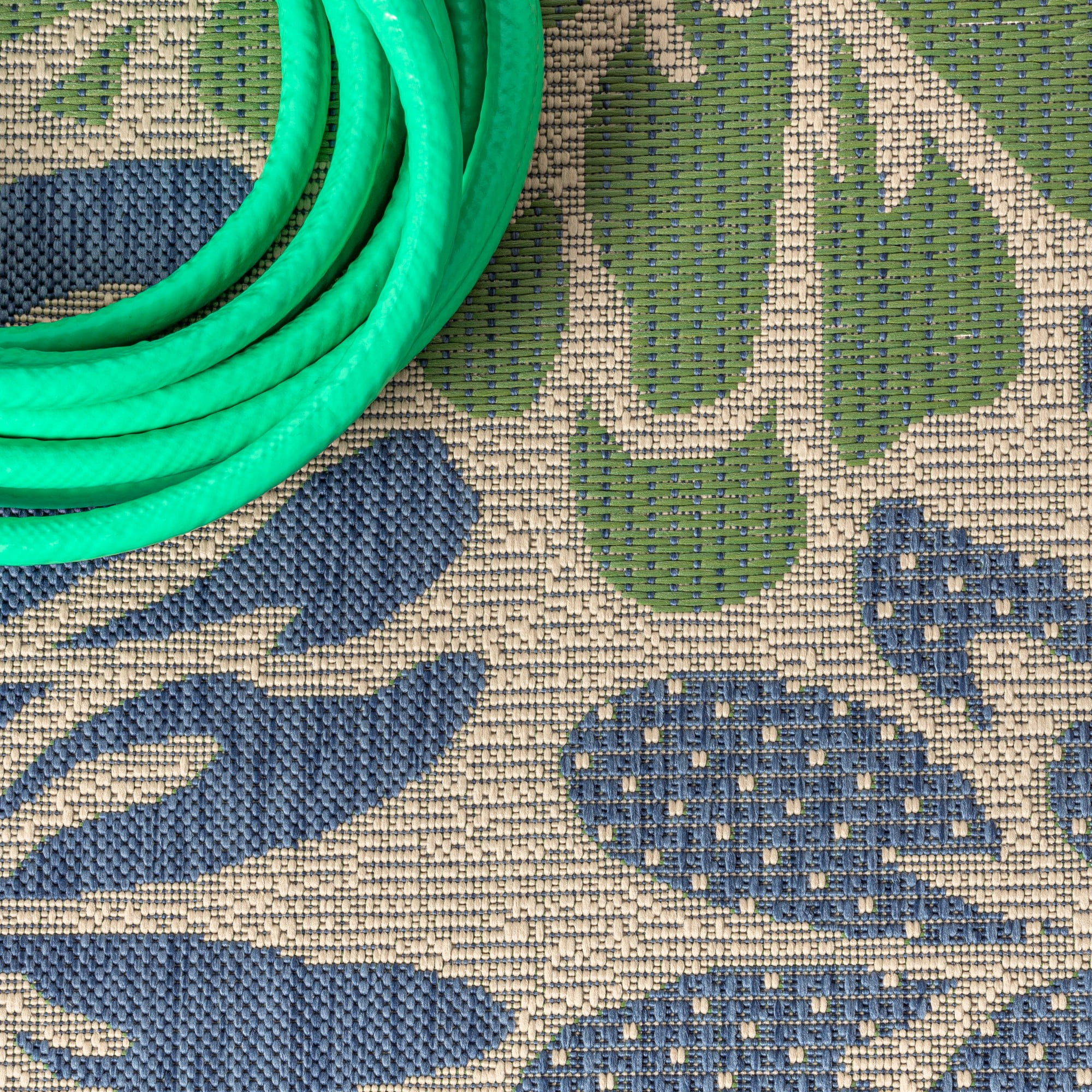 Zinnia Modern Floral Textured Weave Navy/Green 6' Round Indoor/Outdoor Area Rug